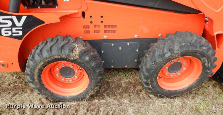 image for item DF2062 2017 Kubota SSV65 skid steer