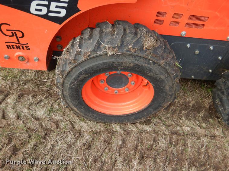 image for item DF2063 2017 Kubota SSV65 skid steer