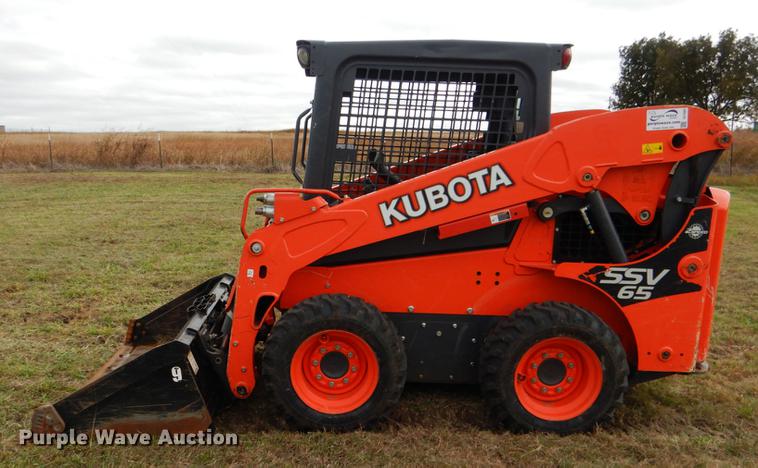 image for item DF2064 2016 Kubota SSV65 skid steer