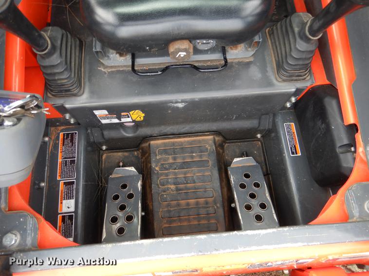 image for item DF2064 2016 Kubota SSV65 skid steer