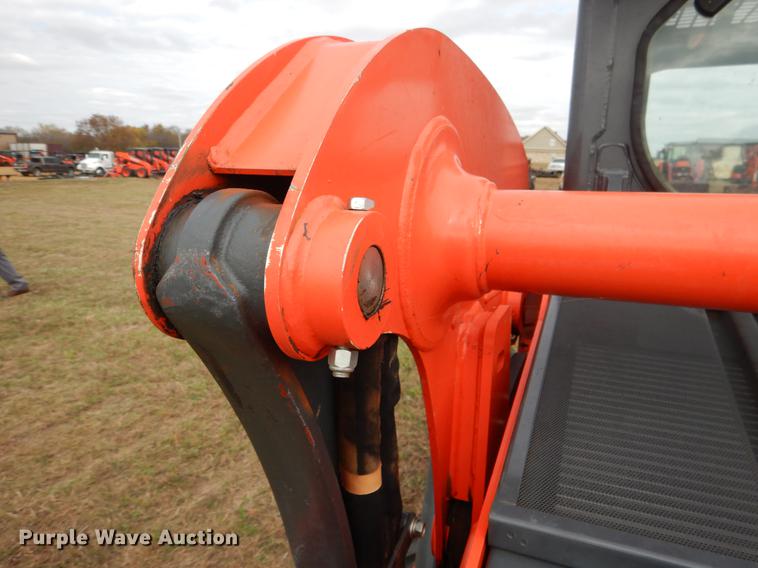 image for item DF2064 2016 Kubota SSV65 skid steer