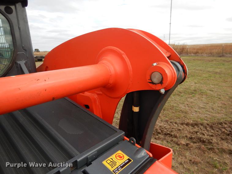 image for item DF2064 2016 Kubota SSV65 skid steer