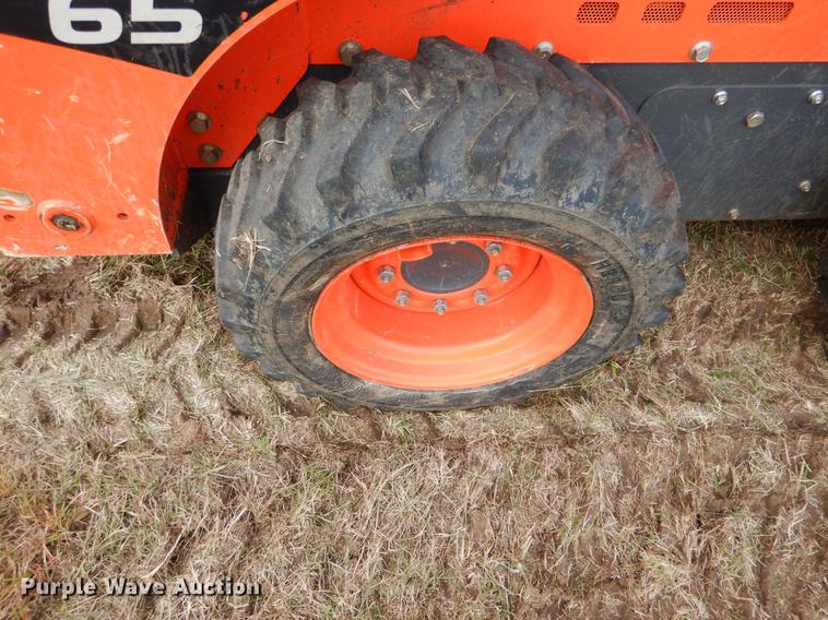 image for item DF2064 2016 Kubota SSV65 skid steer