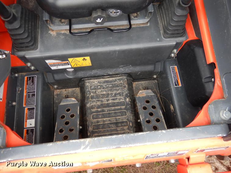 image for item DF2065 2017 Kubota SSV75 skid steer