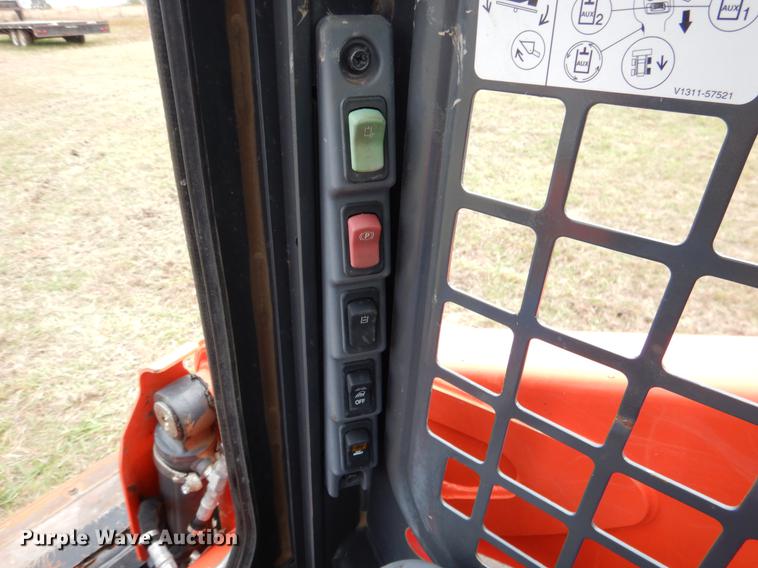 image for item DF2065 2017 Kubota SSV75 skid steer