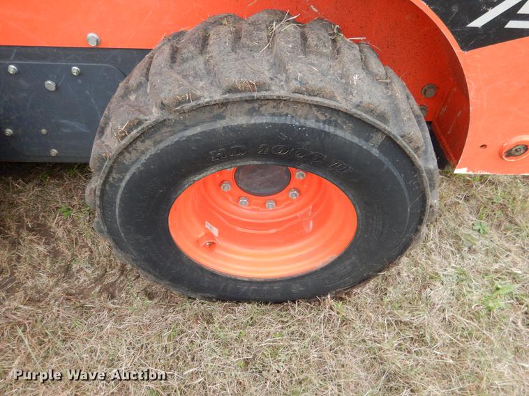 image for item DF2065 2017 Kubota SSV75 skid steer