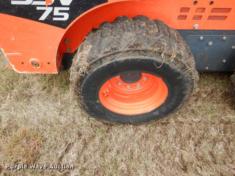 image for item DF2065 2017 Kubota SSV75 skid steer
