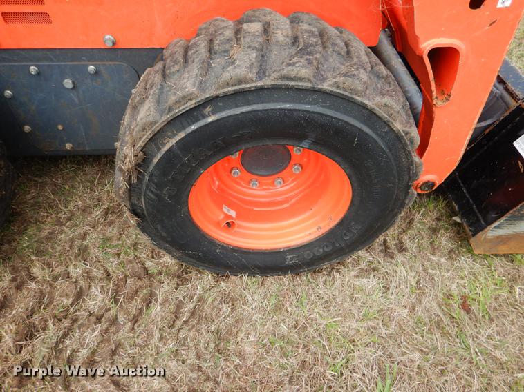 image for item DF2065 2017 Kubota SSV75 skid steer