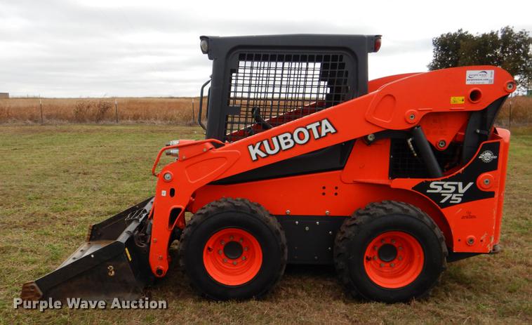 image for item DF2067 2017 Kubota SSV75 skid steer