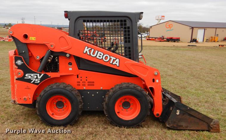 image for item DF2067 2017 Kubota SSV75 skid steer