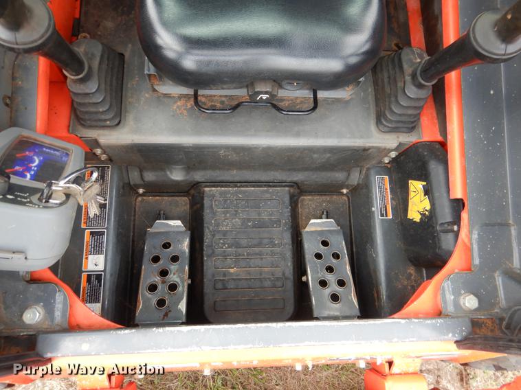 image for item DF2067 2017 Kubota SSV75 skid steer