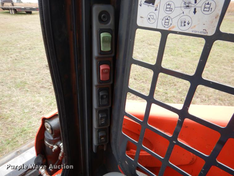 image for item DF2067 2017 Kubota SSV75 skid steer