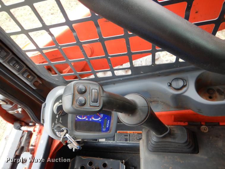 image for item DF2067 2017 Kubota SSV75 skid steer