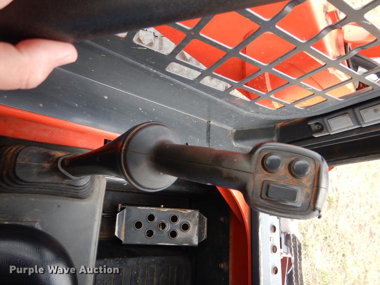 image for item DF2067 2017 Kubota SSV75 skid steer