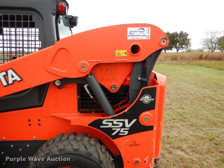 image for item DF2067 2017 Kubota SSV75 skid steer