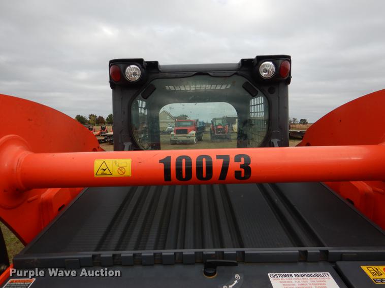 image for item DF2067 2017 Kubota SSV75 skid steer