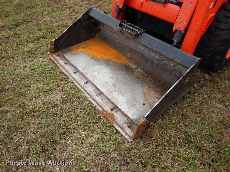 image for item DF2067 2017 Kubota SSV75 skid steer