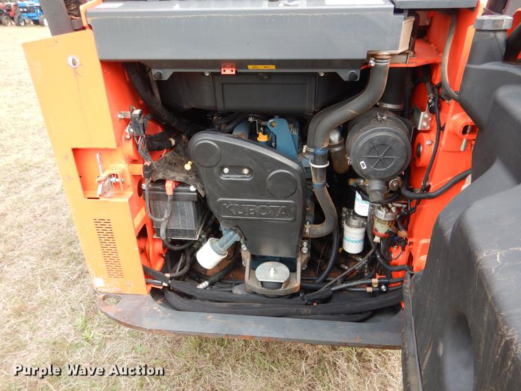 image for item DF2067 2017 Kubota SSV75 skid steer