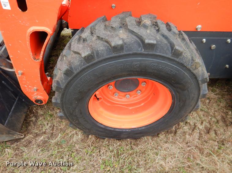 image for item DF2067 2017 Kubota SSV75 skid steer
