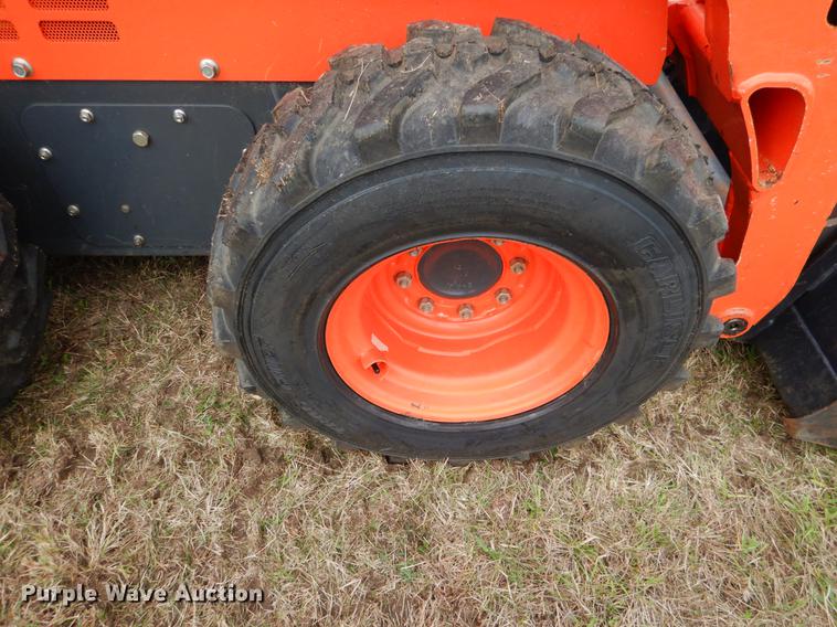 image for item DF2067 2017 Kubota SSV75 skid steer