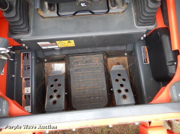 image for item DF2068 2017 Kubota SSV75 skid steer