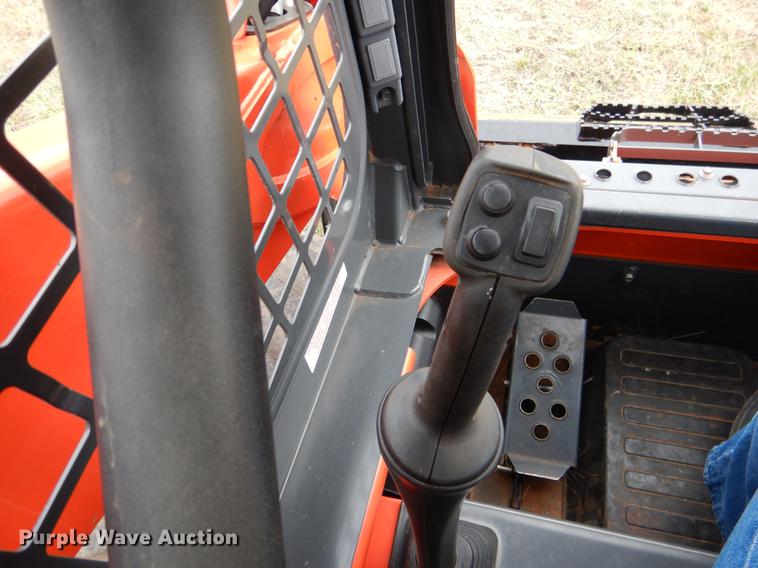 image for item DF2068 2017 Kubota SSV75 skid steer