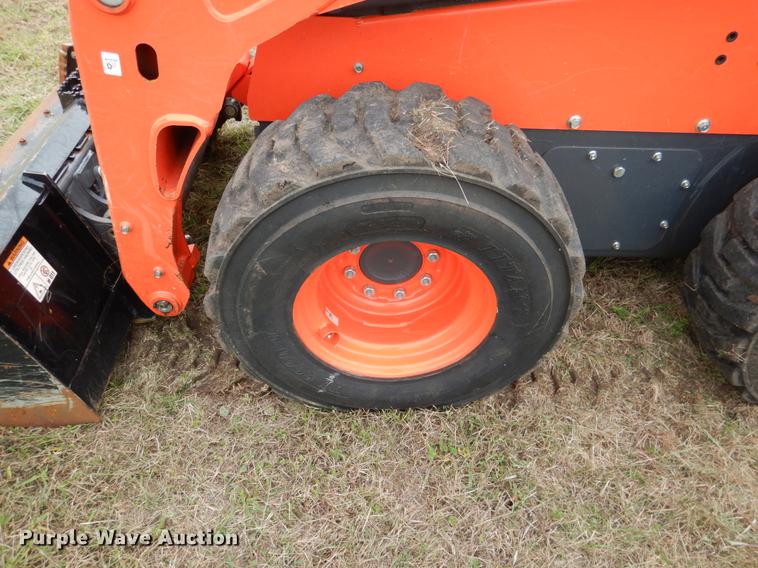 image for item DF2068 2017 Kubota SSV75 skid steer