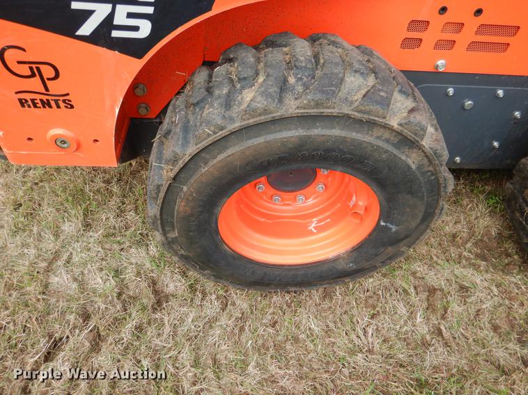 image for item DF2068 2017 Kubota SSV75 skid steer