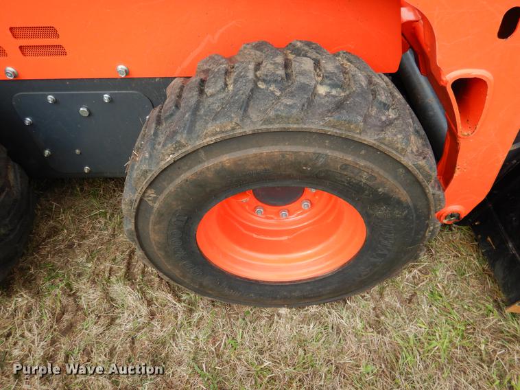 image for item DF2068 2017 Kubota SSV75 skid steer