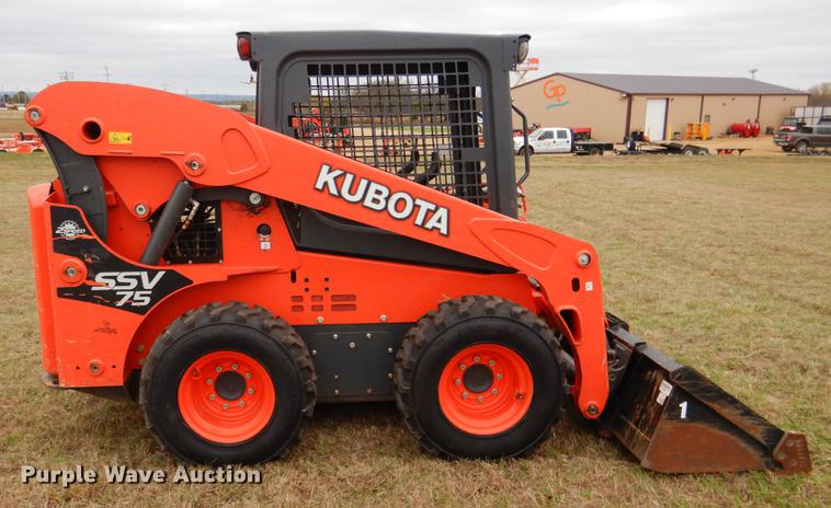 image for item DF2069 2017 Kubota SSV75 skid steer