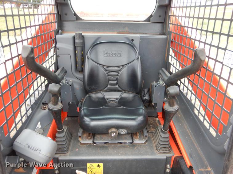 image for item DF2069 2017 Kubota SSV75 skid steer