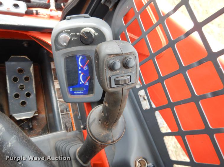 image for item DF2069 2017 Kubota SSV75 skid steer