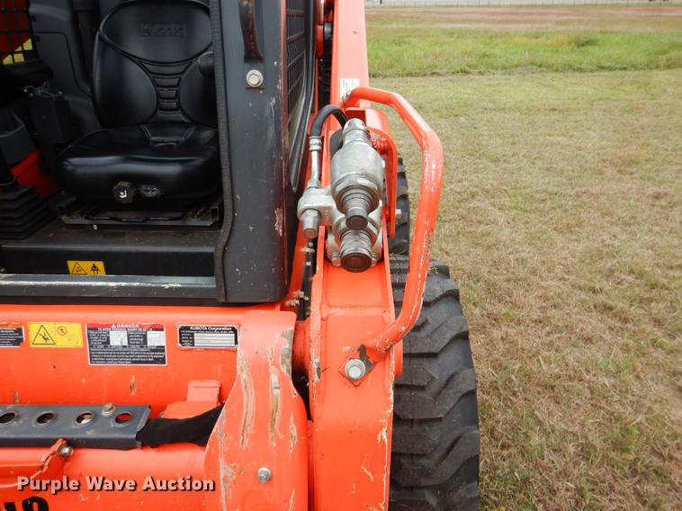 image for item DF2069 2017 Kubota SSV75 skid steer