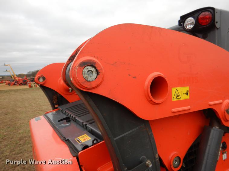 image for item DF2069 2017 Kubota SSV75 skid steer