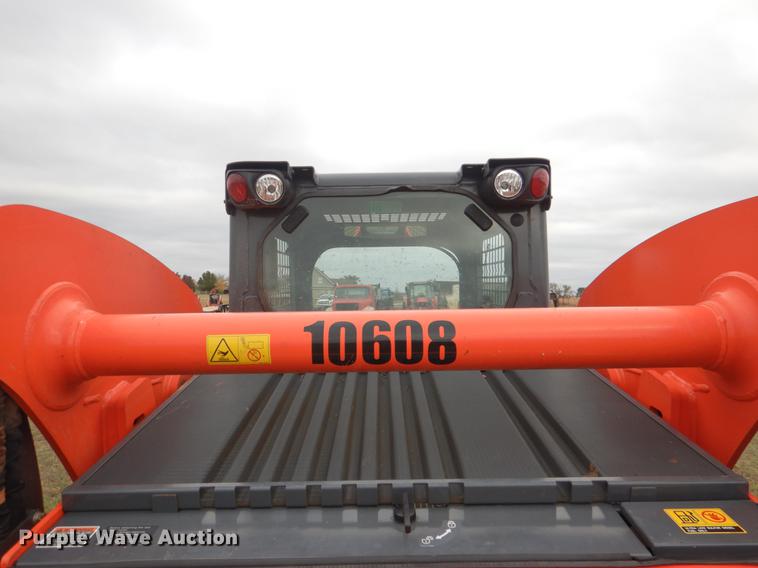 image for item DF2069 2017 Kubota SSV75 skid steer