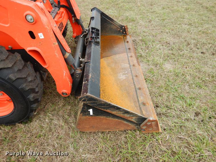 image for item DF2069 2017 Kubota SSV75 skid steer