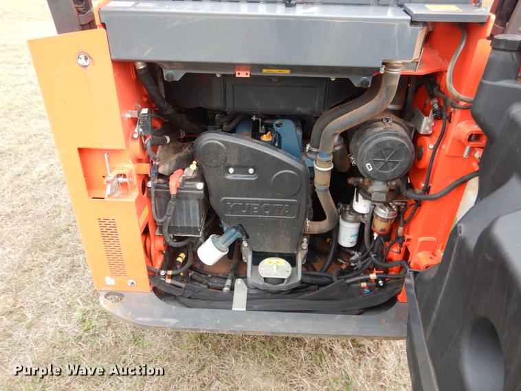 image for item DF2069 2017 Kubota SSV75 skid steer