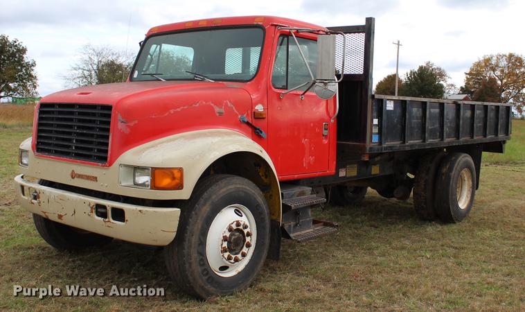image for item DF2076 1990 International 4900 flat dump bed truck