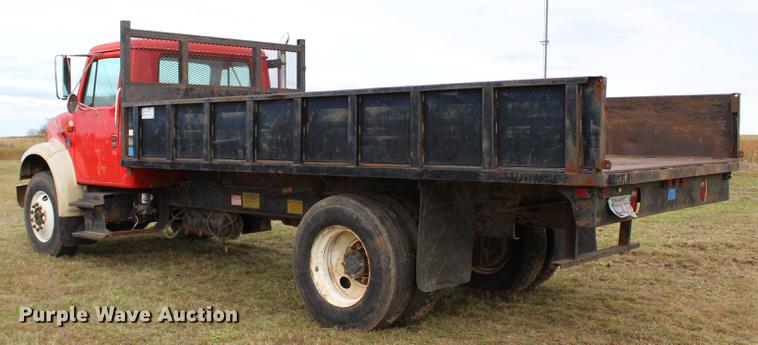 image for item DF2076 1990 International 4900 flat dump bed truck