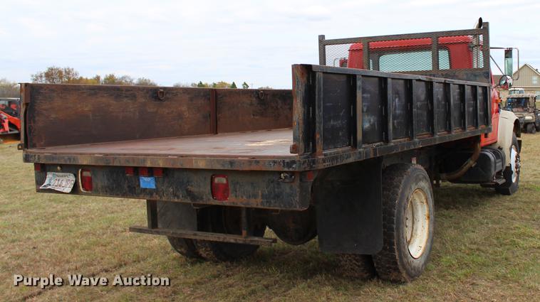 image for item DF2076 1990 International 4900 flat dump bed truck