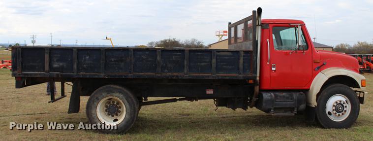 image for item DF2076 1990 International 4900 flat dump bed truck