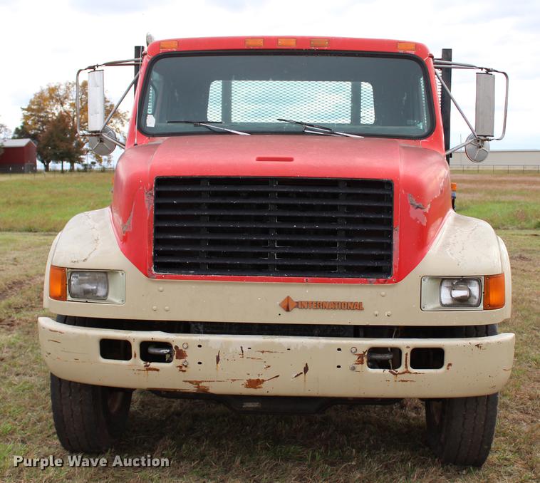 image for item DF2076 1990 International 4900 flat dump bed truck