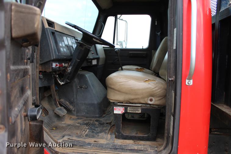 image for item DF2076 1990 International 4900 flat dump bed truck