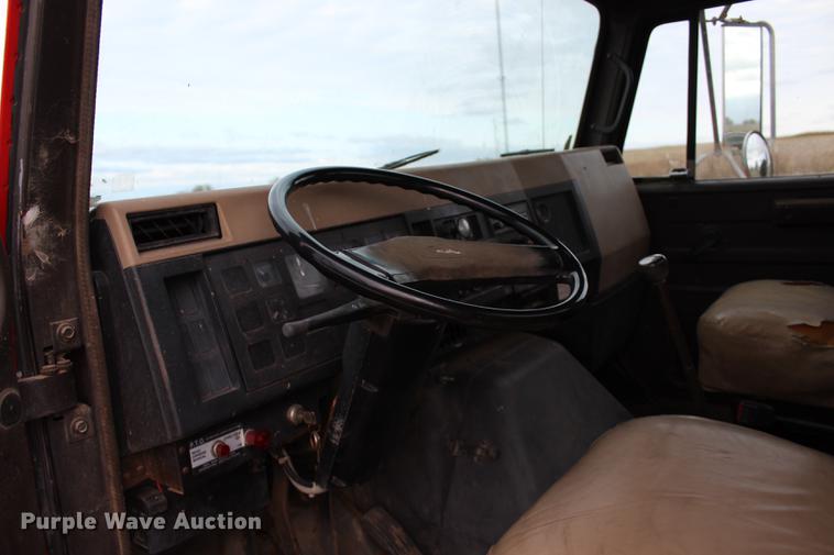 image for item DF2076 1990 International 4900 flat dump bed truck