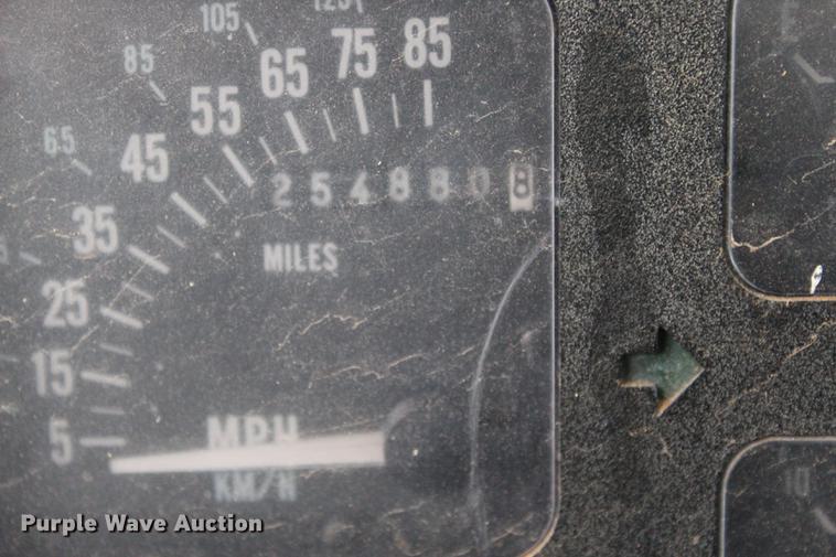 image for item DF2076 1990 International 4900 flat dump bed truck