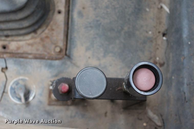 image for item DF2076 1990 International 4900 flat dump bed truck