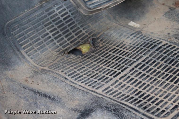 image for item DF2076 1990 International 4900 flat dump bed truck