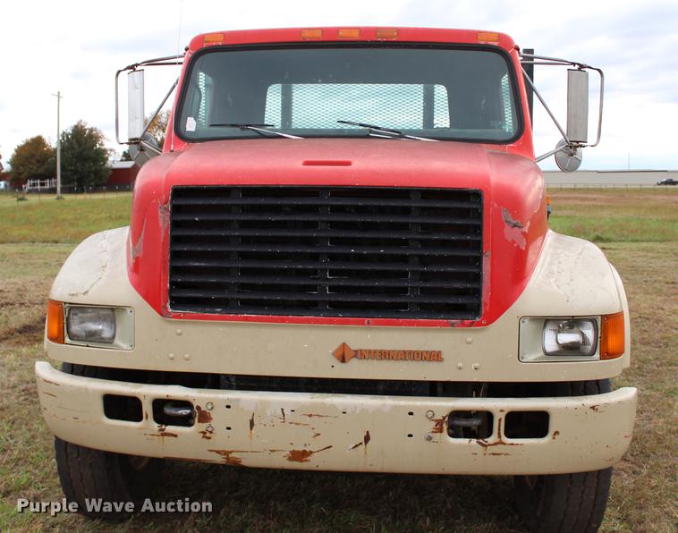 image for item DF2076 1990 International 4900 flat dump bed truck