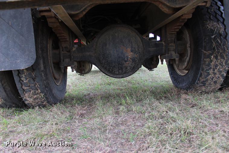 image for item DF2076 1990 International 4900 flat dump bed truck