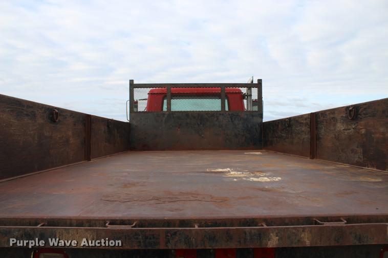 image for item DF2076 1990 International 4900 flat dump bed truck